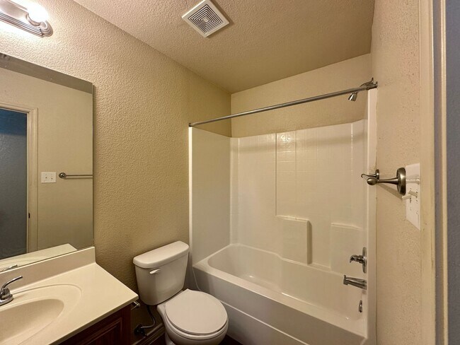 Building Photo - 1605 Powder River Dr