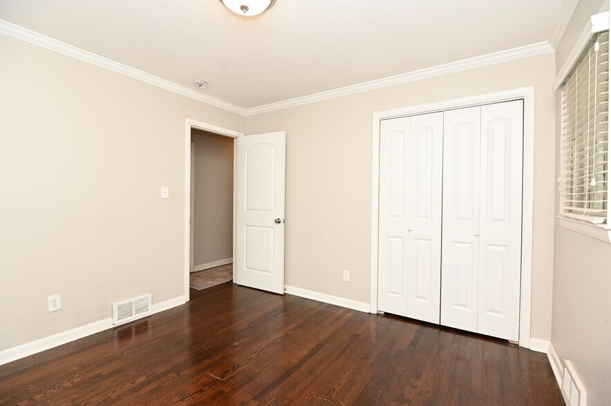 Building Photo - 2260 Pinecliff Dr NE