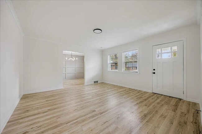 Building Photo - Newly Renovated Home for Rent in Great and Quiet Neighborhood!