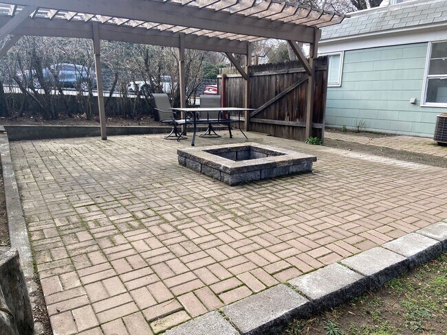 Building Photo - Charming Studio with Shared Patio and Coin-Op Laundry