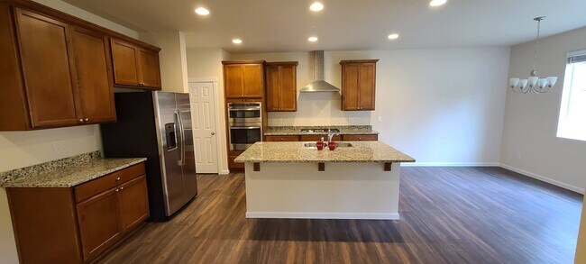 Building Photo - Gorgeous 3- bedroom 2.5 bathroom Port Orch...
