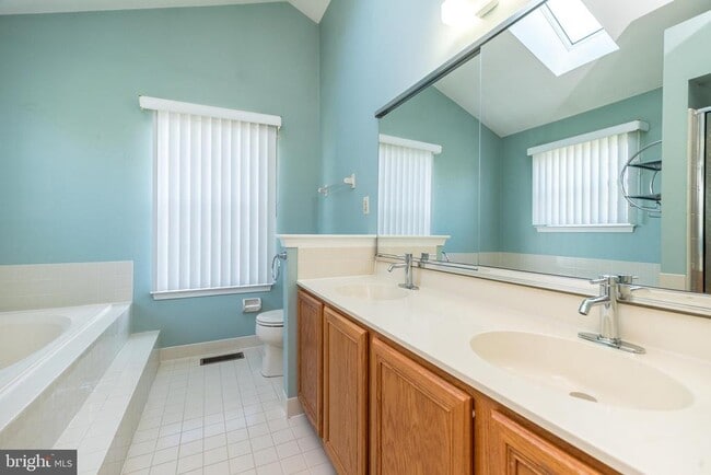 Building Photo - 940 Bentley Ct