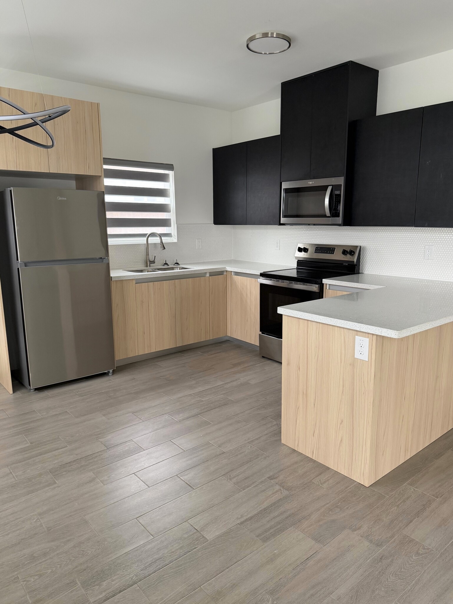 Building Photo - 220 W Campeche Ave