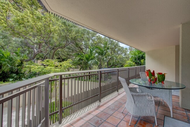 Building Photo - 2901 S Bayshore Dr
