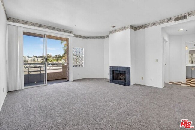 Building Photo - 3561 Clarington Ave