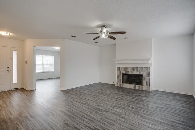 Building Photo - Freshly Updated 3/2/2 in Cooper!