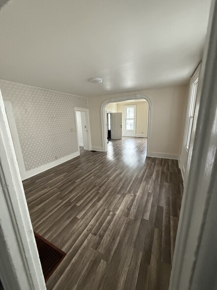Building Photo - 1119 Saint Vincent St