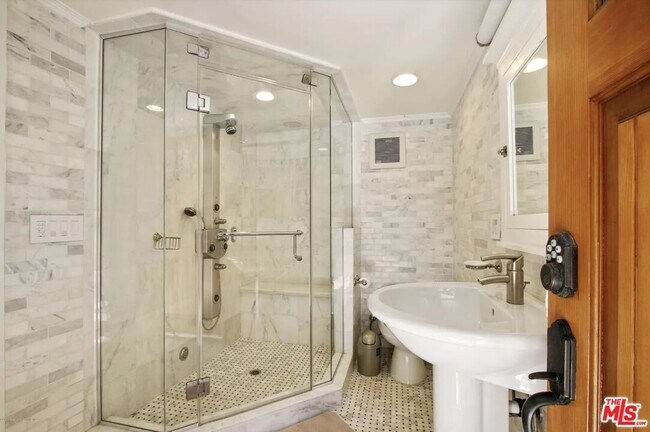 Building Photo - 130 S Arroyo Blvd