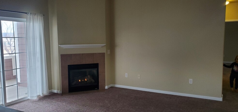 LR with gas FP. Sliders to covered deck with mountain view. - 2214 Owens Ave