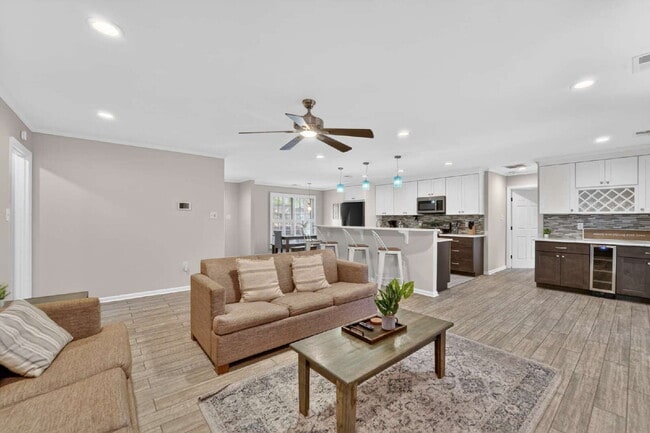 Building Photo - 118 Blue Heron Dr