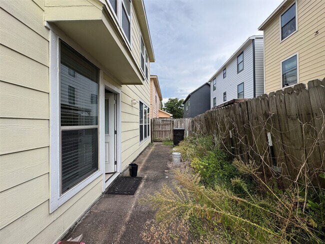 Building Photo - 13110 S Bellaire Estates Dr