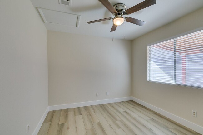 Building Photo - Charming 3-Bed, 2-Bath Single-Story Home i...