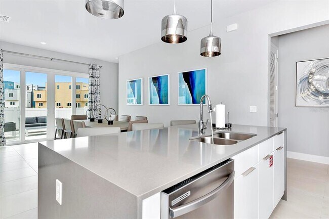 Building Photo - 7770 Sandy Ridge Dr