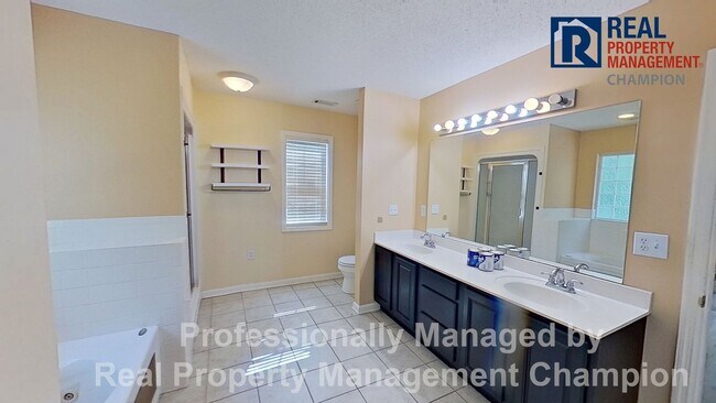 Building Photo - Spacious Home w/Community Access to Intra-...