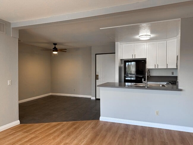 Building Photo - 4550 Laurel Canyon Blvd