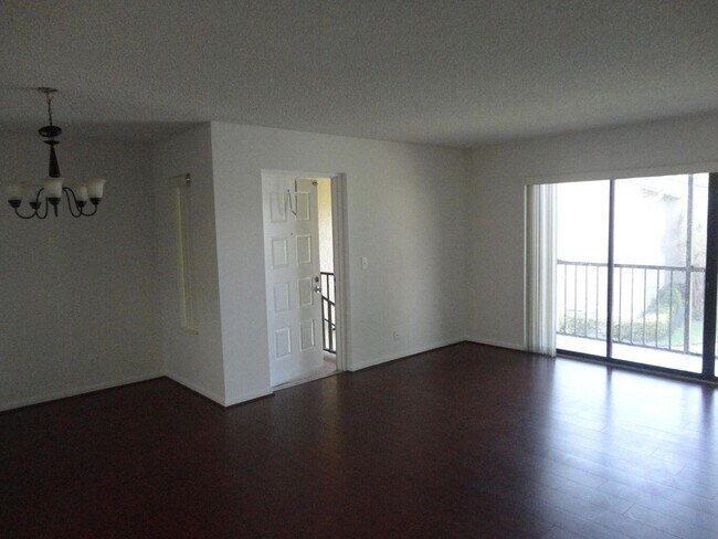 Building Photo - 714 Sunny Pine Way