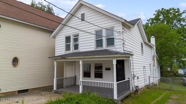 Primary Photo - 121 Throop St
