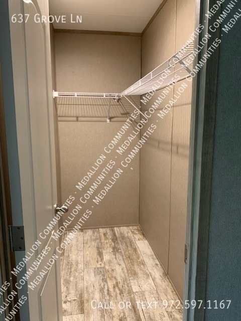 Building Photo - 637 Grove Ln