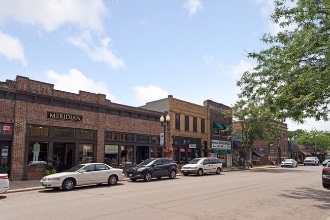 Building Photo - Gables Condo For Rent! In the Heart of Excelsior!