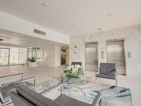 Building Photo - 401 Golden Isles Dr