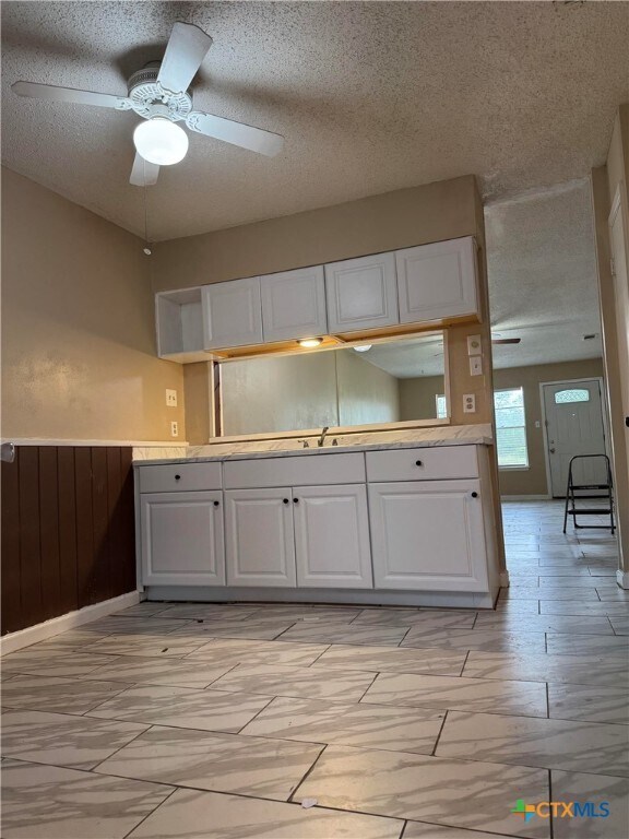 Building Photo - 1051 Country Club Dr