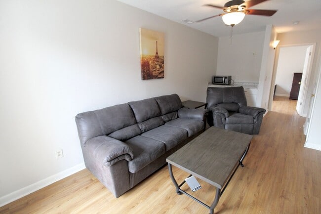 Building Photo - 1420 Bradley Dr