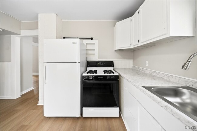 Building Photo - 162 Reed Ave