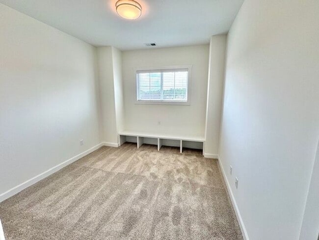 Building Photo - Now Leasing at Cedar Bluff – 4BR Townhomes...