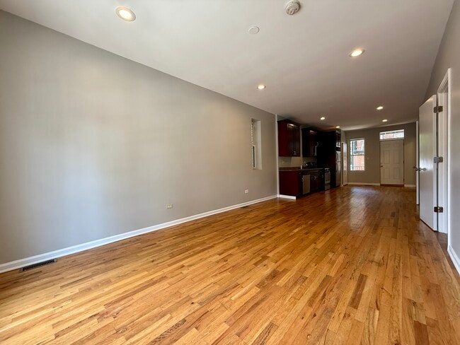 Building Photo - 3219 S Lituanica Ave