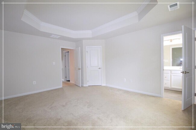 Building Photo - 528 Landing Dr