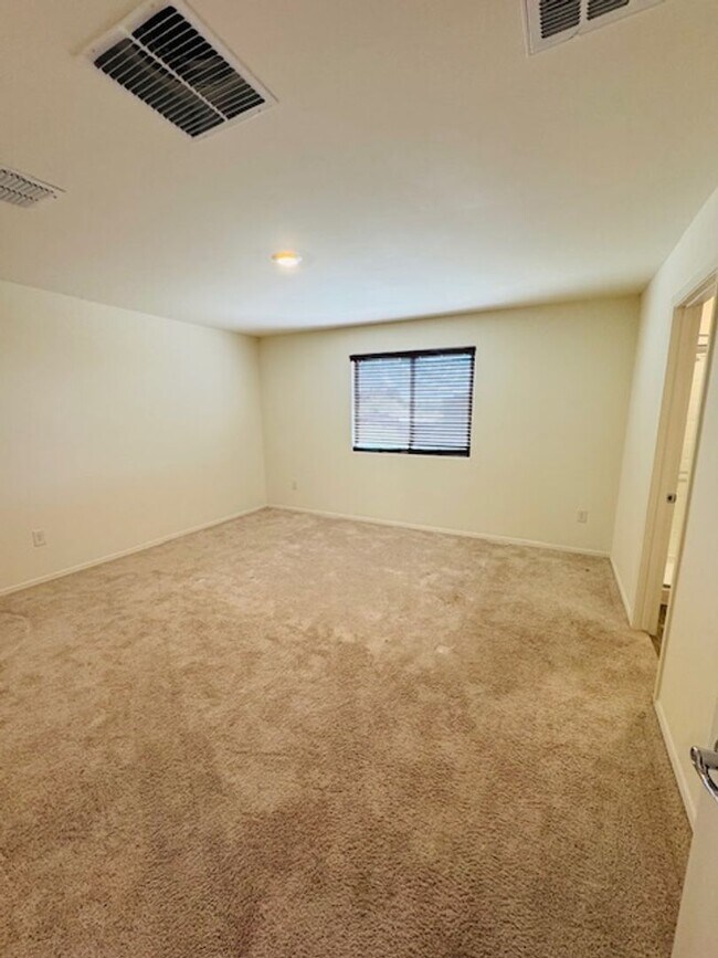 Building Photo - Northwest/ Marana- 5 Bedroom/ 3 Bathroom h...