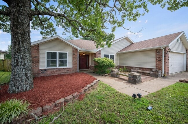 Building Photo - 903 Tyra Ln