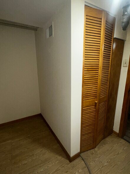 Building Photo - 1328 W Melrose St