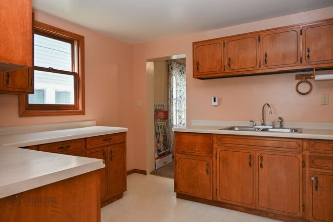 Building Photo - Charming 3 Bed 2 Bath Single Family Home f...