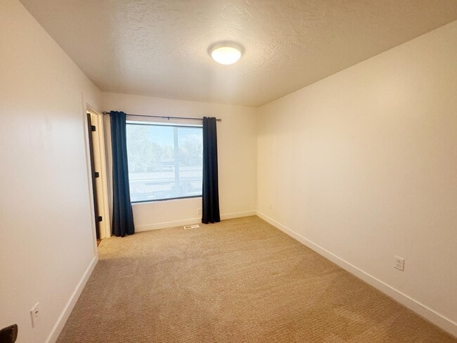Building Photo - 359 N 700 W
