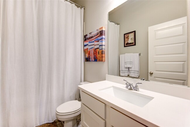 Building Photo - 1930 Creekwood Cv