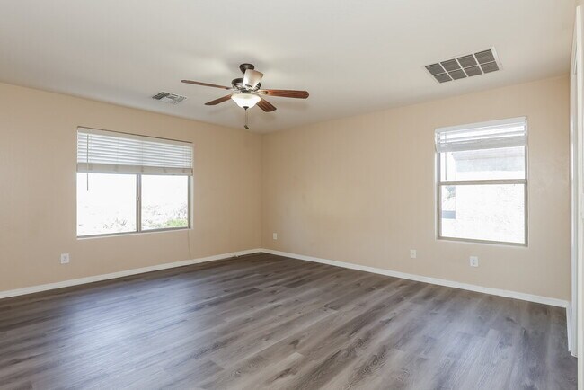 Building Photo - 1450 E Mia Ln