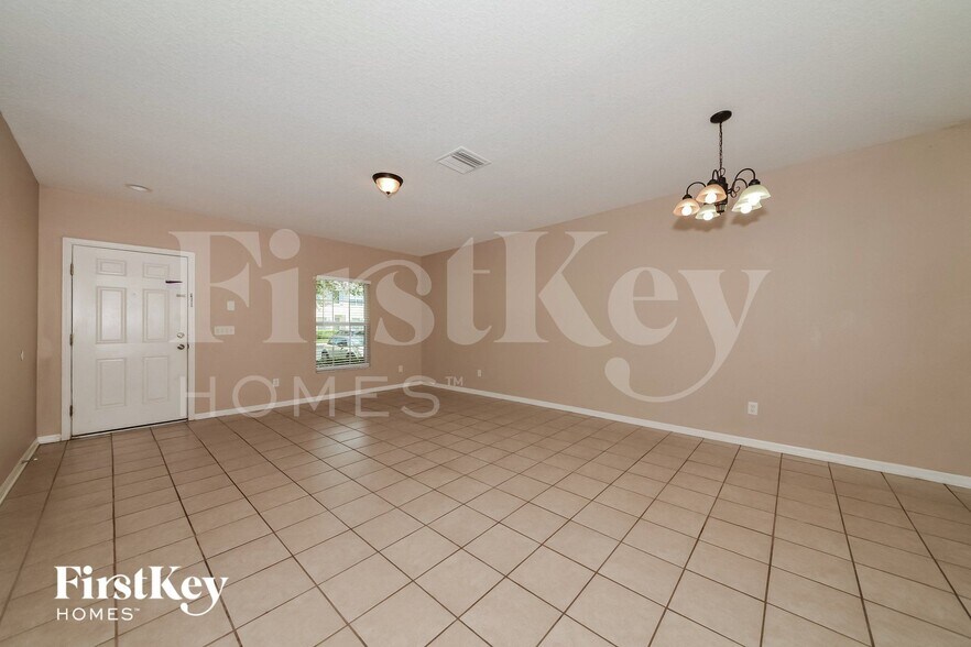 Building Photo - 15825 Fishhawk Falls Dr