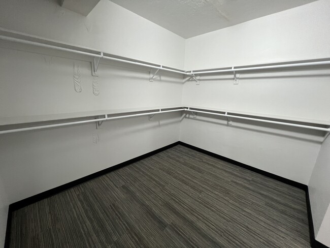 Building Photo - 404 E 5600 S
