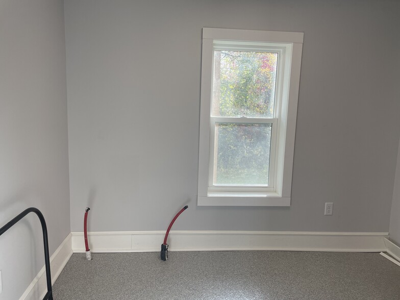 Building Photo - 1826 E Superior St