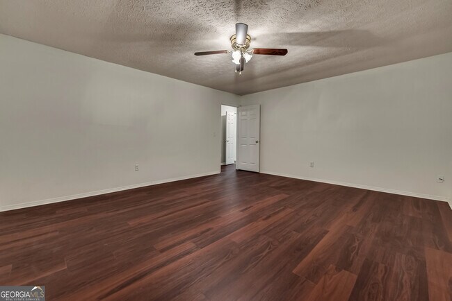 Building Photo - 1510 Twin Manor Dr