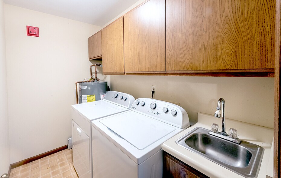 Building Photo - 6920 Mariner Dr