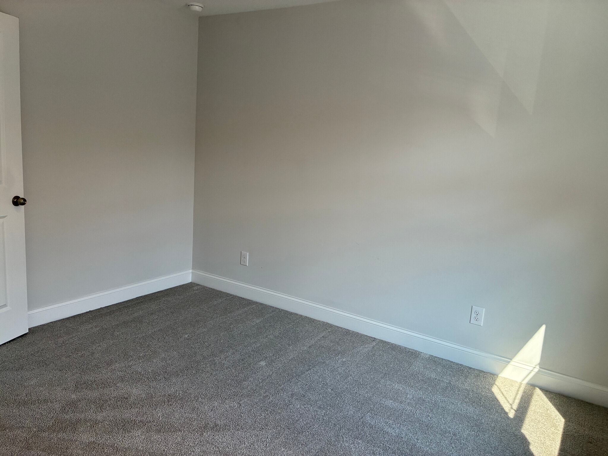Building Photo - Room in Townhome on Old Grove Ln