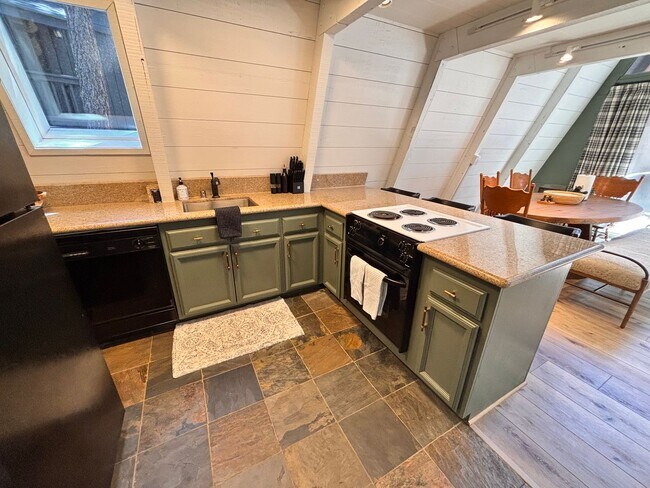 Building Photo - Tahoe Donner Ski Lease | Available Jan 2 - April 30 |$3200/mo.