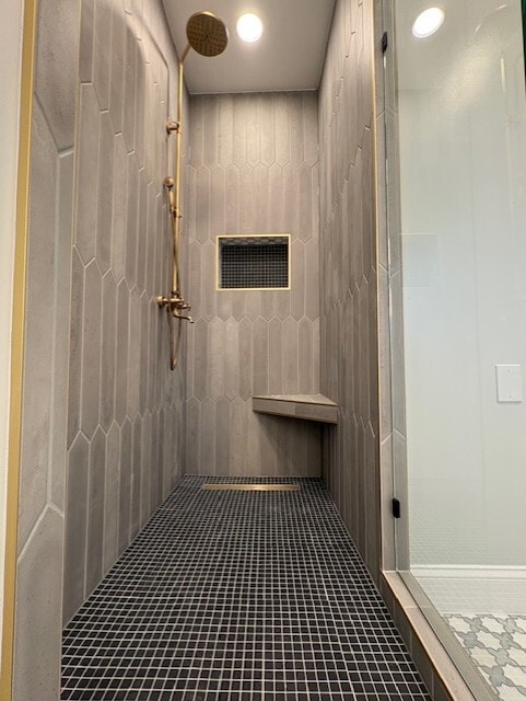 Shower with bench seat and custom niche - 5553 Little Falls Rd