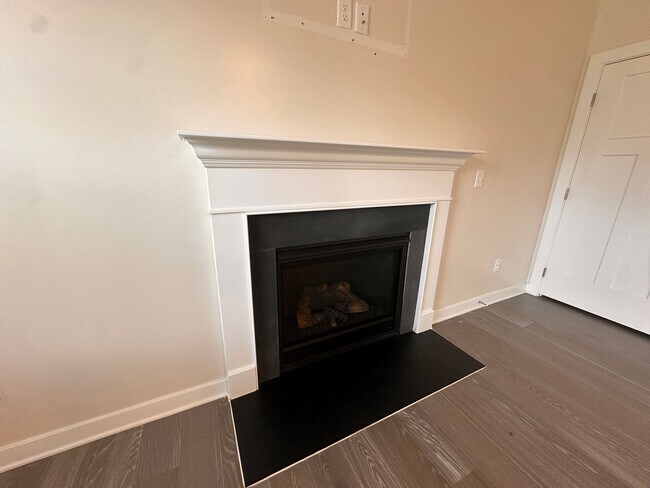 Building Photo - 1668 Burtonwood Dr