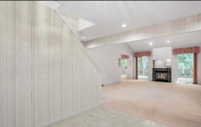 Building Photo - 6257 Gatewood