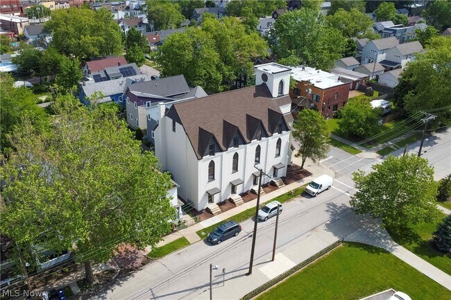 Building Photo - 2130 W 42nd St