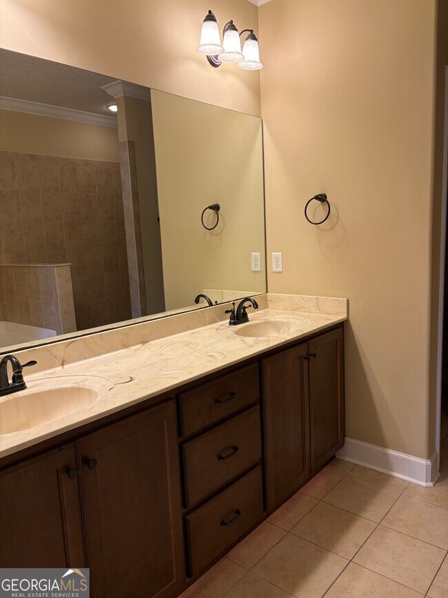 Building Photo - 123 Miller Ct