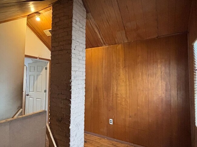 Building Photo - 1074 5th St E